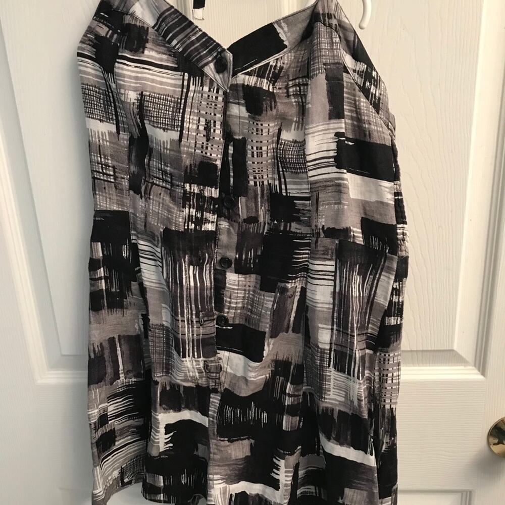Forever 21 Abstract Geometric Patterned V-Neck Romper Casual small
